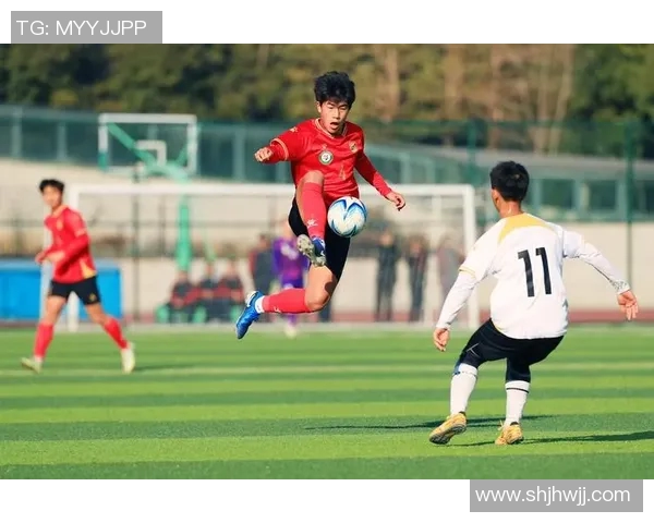 盘点当红足球球星战靴演变与绿茵赛场表现之间的微妙关系